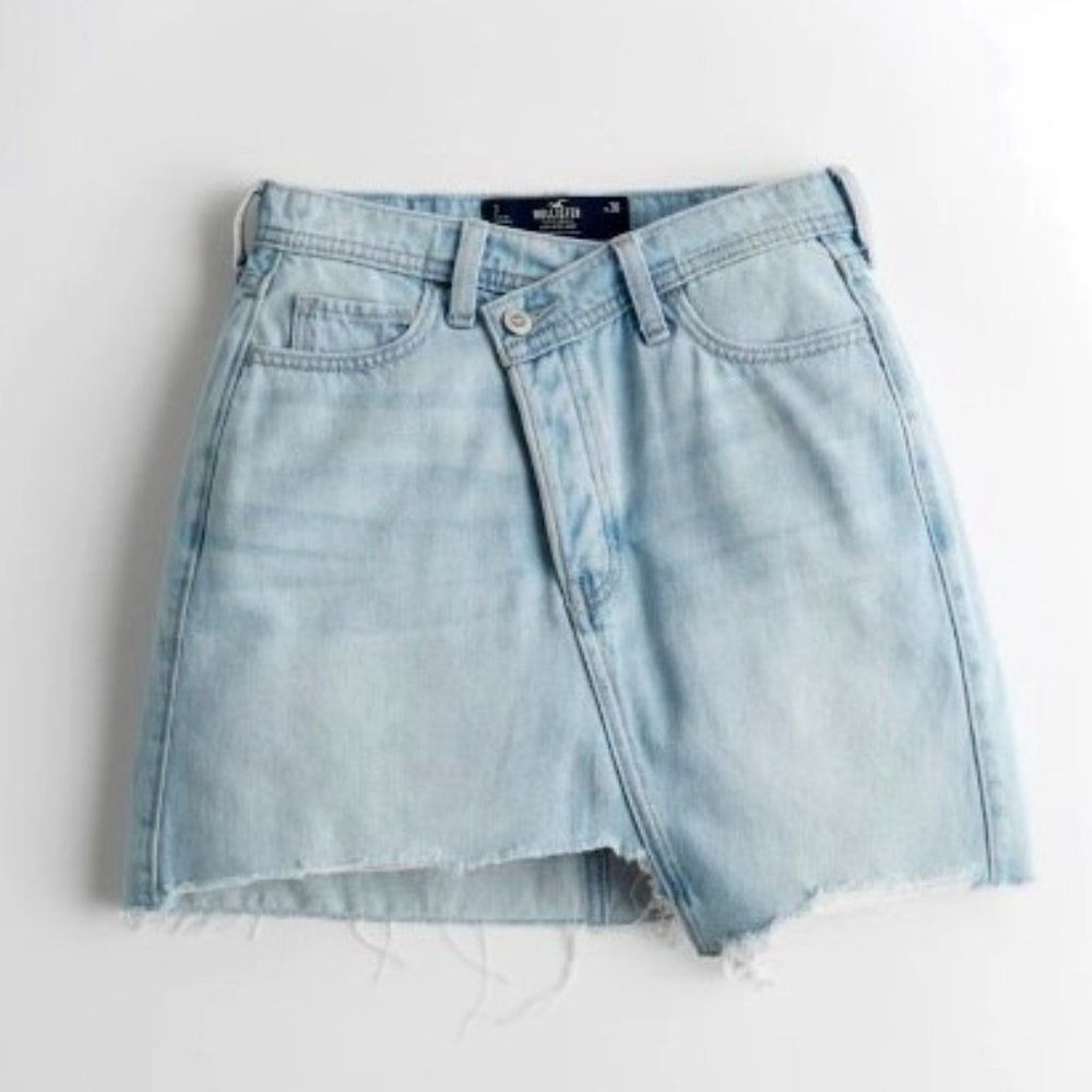 ULTRA HIGH-RISE CROSSOVER DENIM MINI SKIRT. NWT